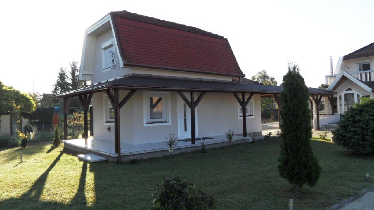 Ferienhaus Am Plattensee Balatonmáriafürdő Екстериор снимка