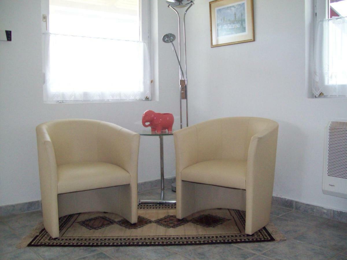 Ferienhaus Am Plattensee Balatonmáriafürdő Екстериор снимка