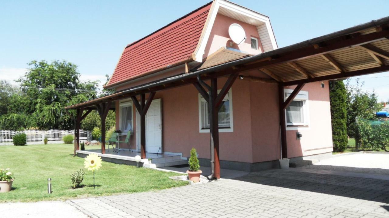 Ferienhaus Am Plattensee Balatonmáriafürdő Екстериор снимка