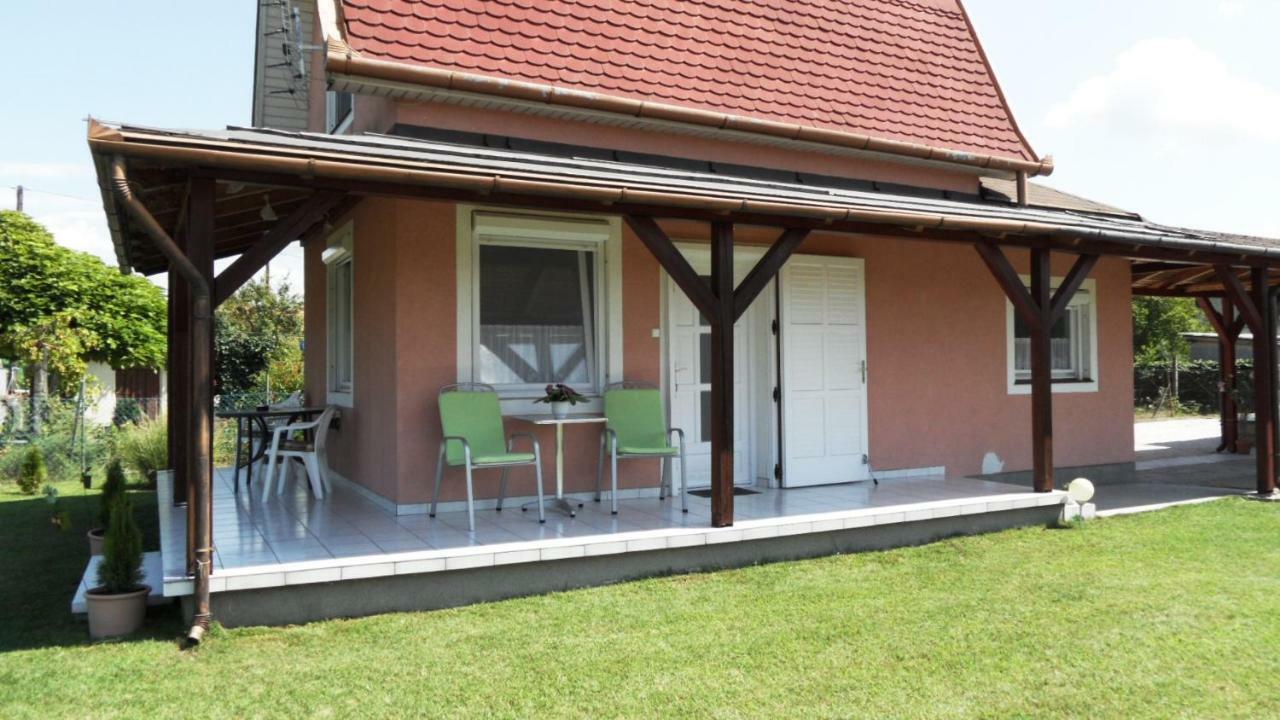 Ferienhaus Am Plattensee Balatonmáriafürdő Екстериор снимка