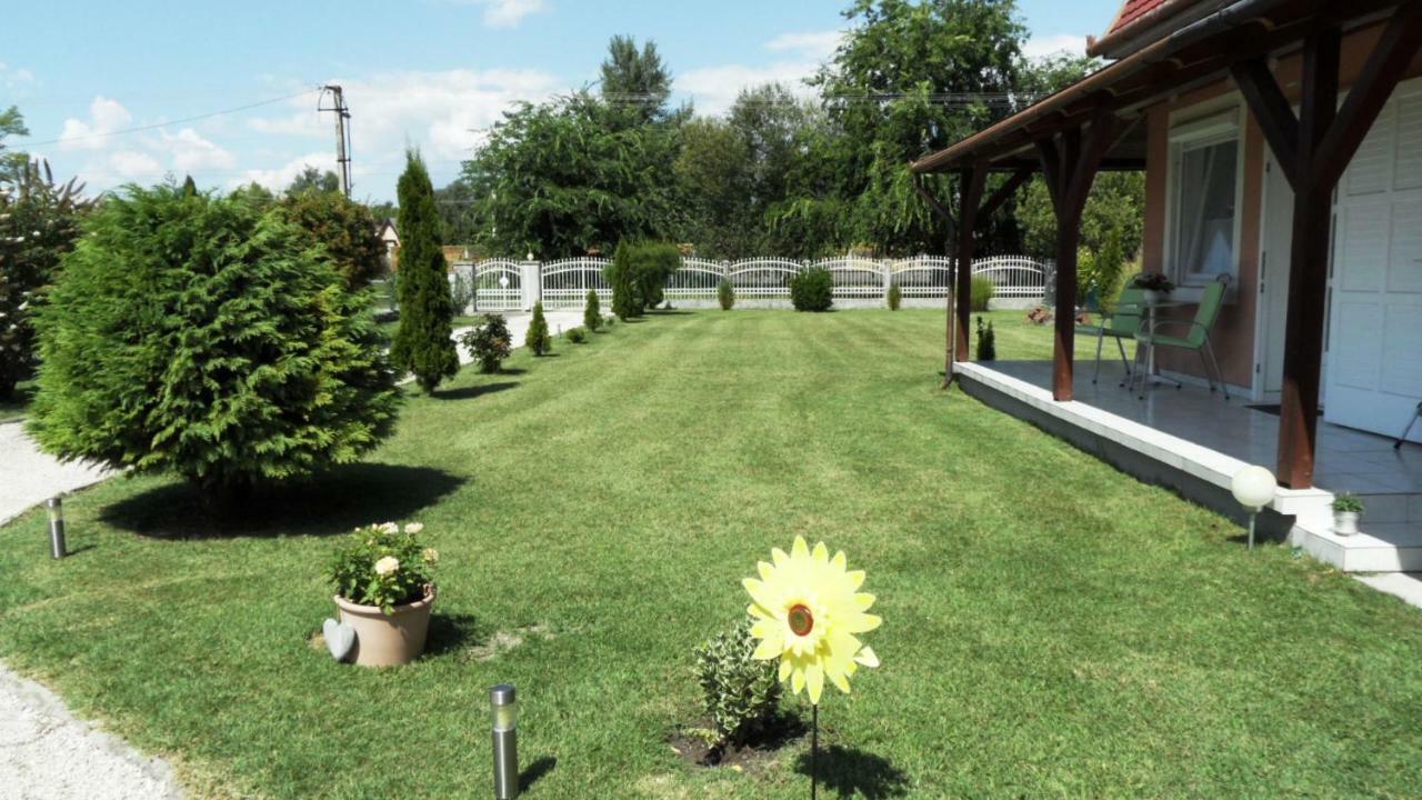 Ferienhaus Am Plattensee Balatonmáriafürdő Екстериор снимка